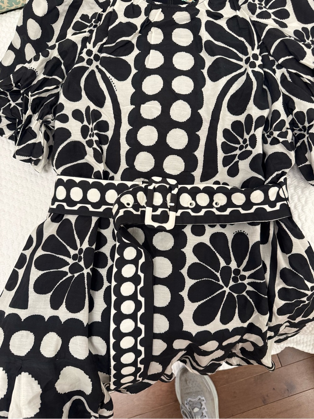 FARM Rio Black and White Graphic Floral Belted Casual Dress - Picture 2 of 4
